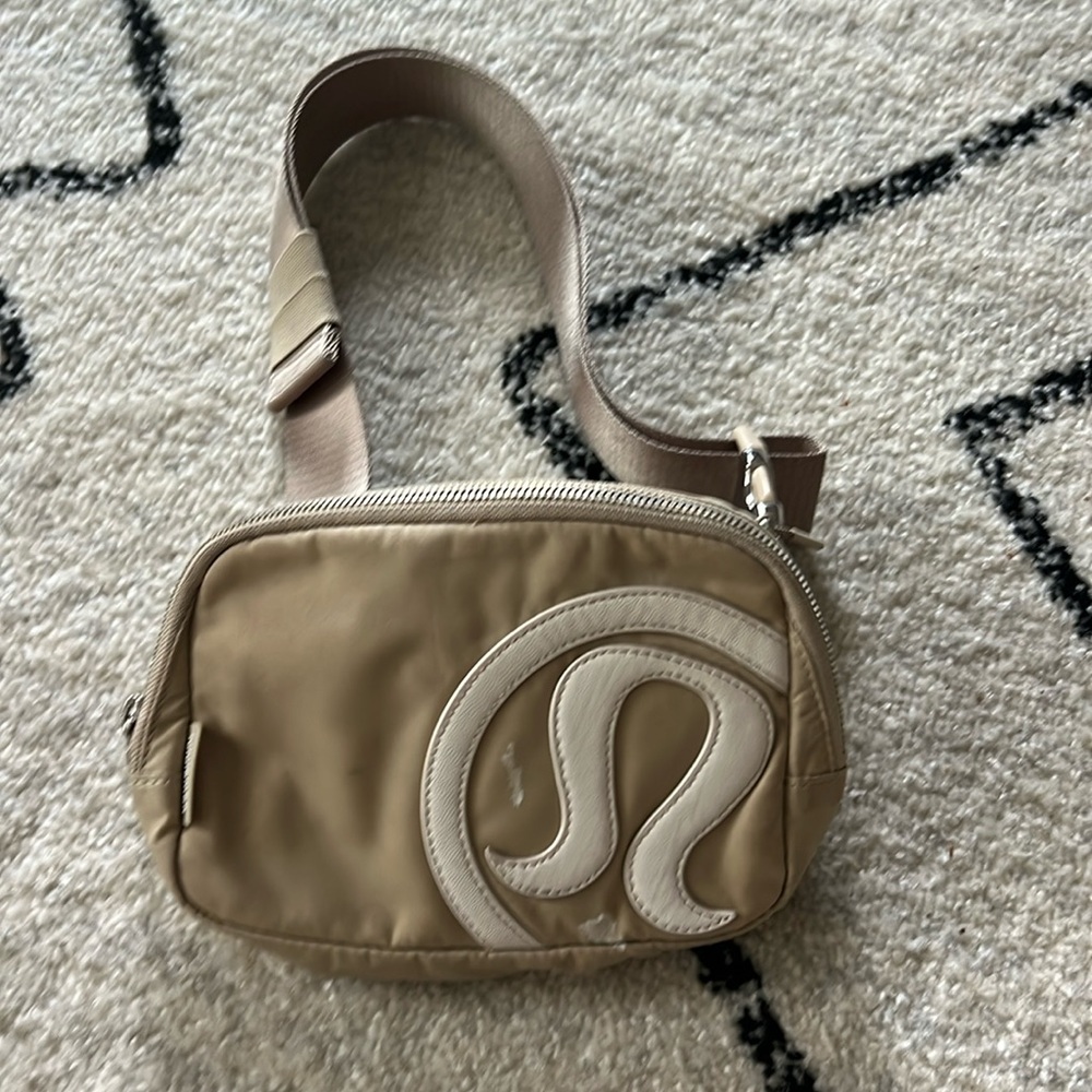 Lululemon belt bag